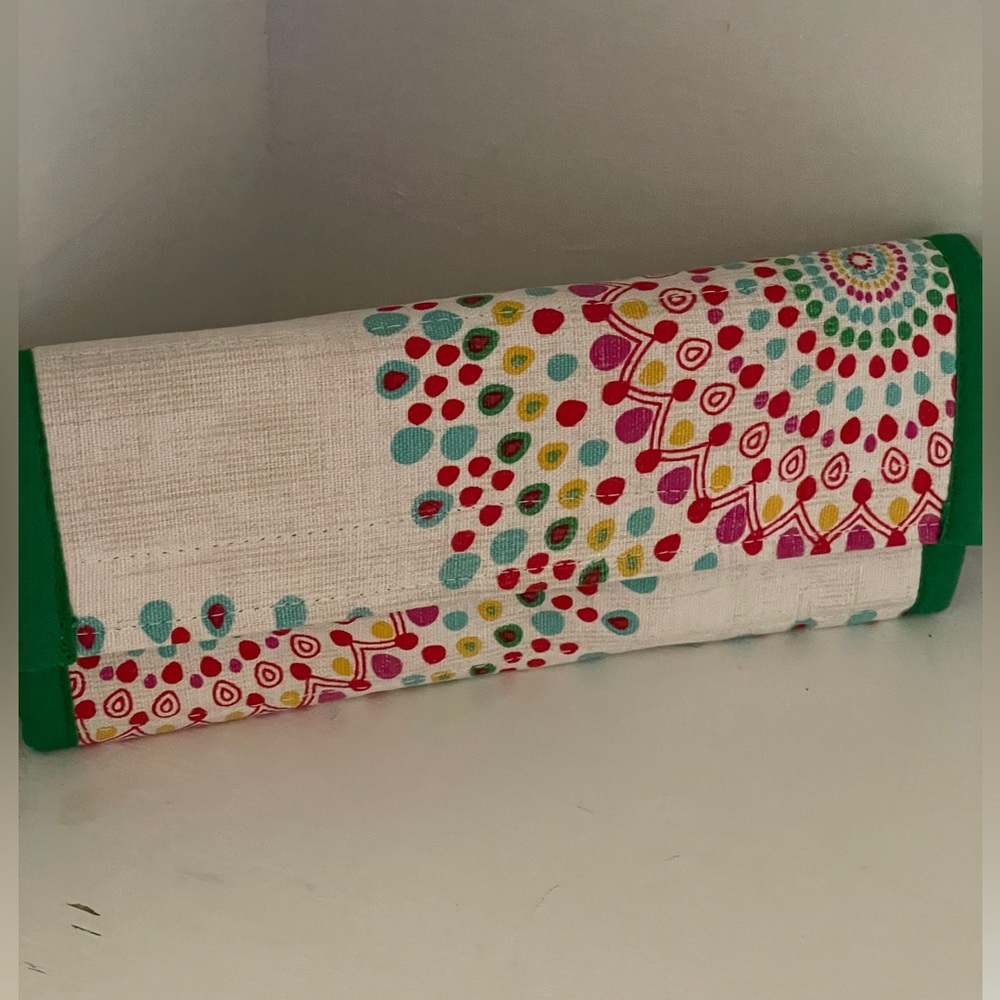 Oiling Bliss pouch: Oil pouch holds 10mL roller oils